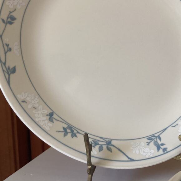 Vintage Corelle “First of Spring” Dinner Plate, Set of 4 - Picture 5 of 9